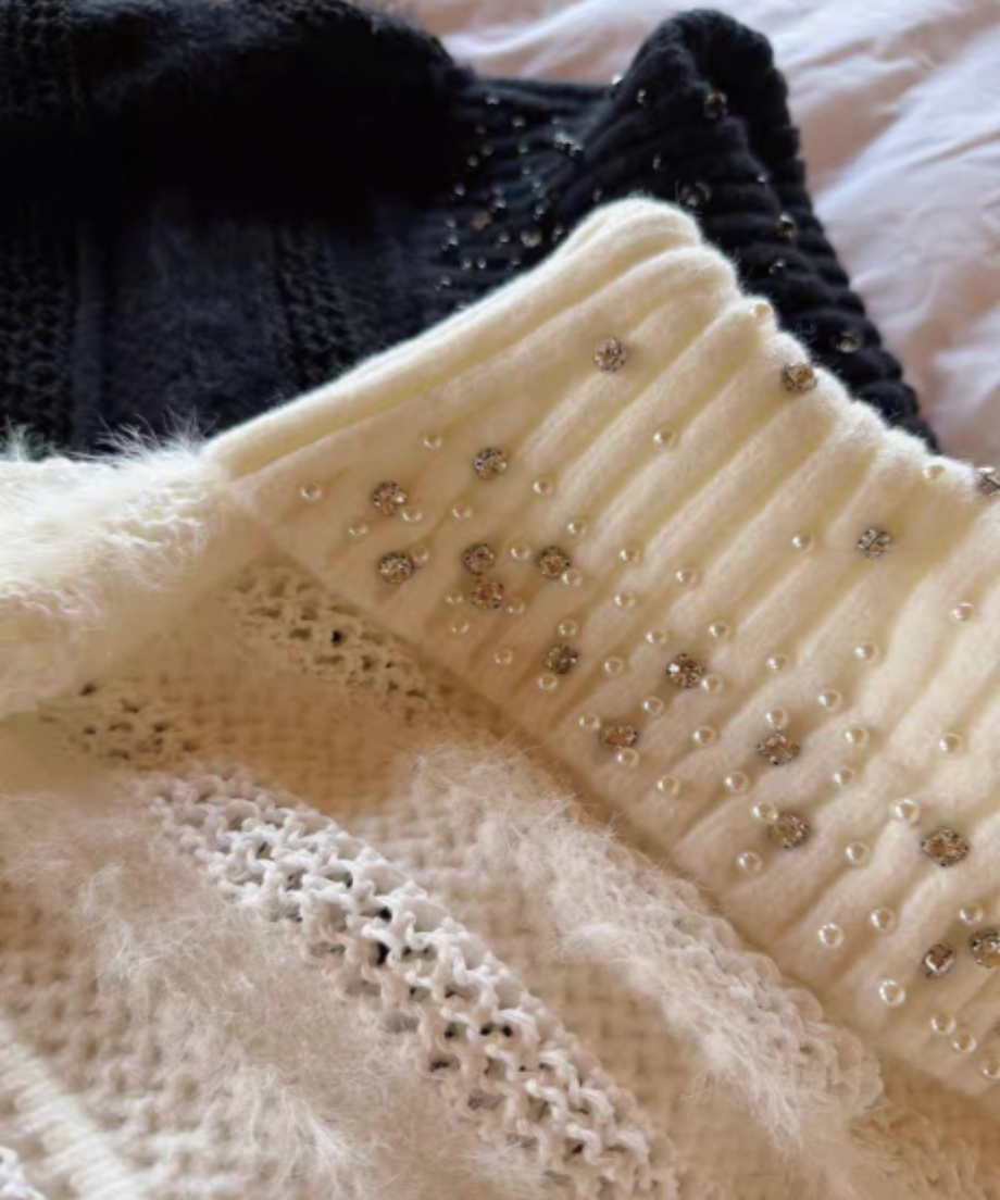 Rhinestone Bijou Off-Shoulder Knit / ラインストーンビジューオフショルダーニット