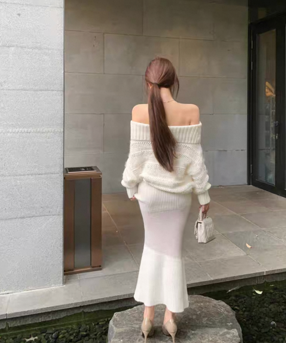 Rhinestone Bijou Off-Shoulder Knit / ラインストーンビジューオフショルダーニット