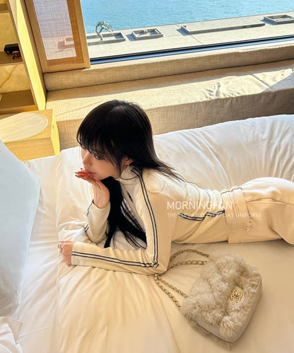 Cameria Embroidery Turtleneck Knit Top【Black】【White】
